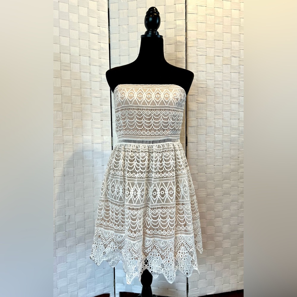 New with Tags Nordstrom Strapless Cream Lace Dress